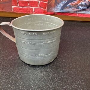 Vintage-Style Aluminum Measuring Cup - Gray